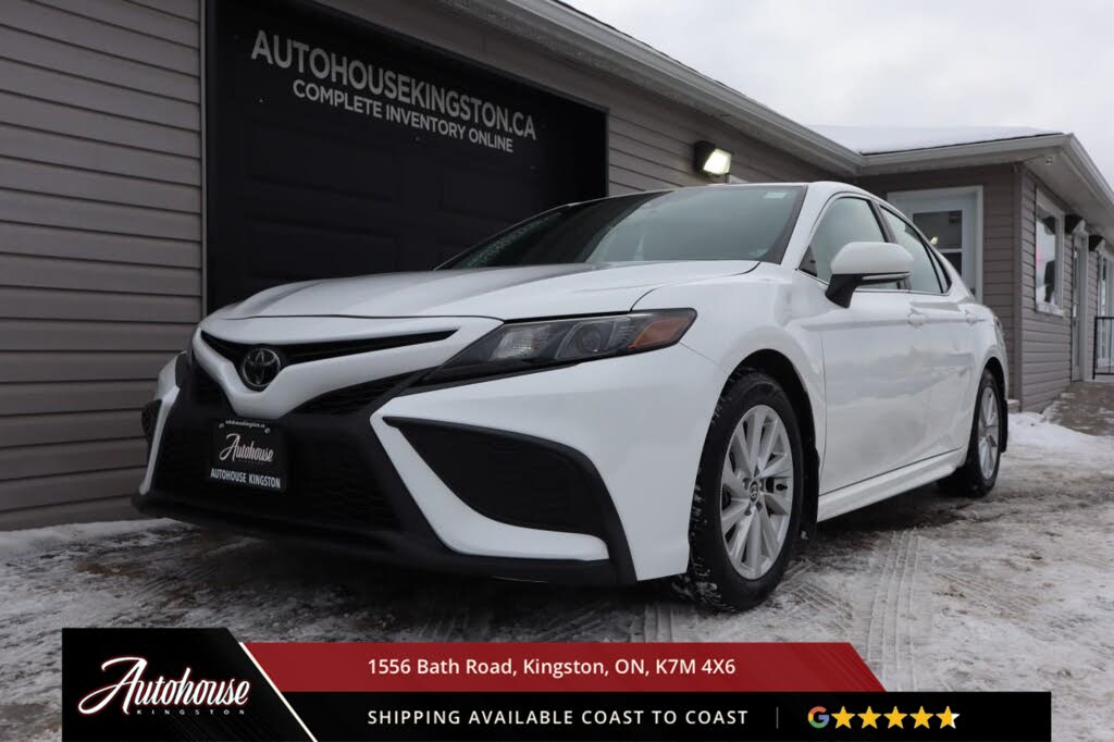 Toyota Camry SE FWD 2024