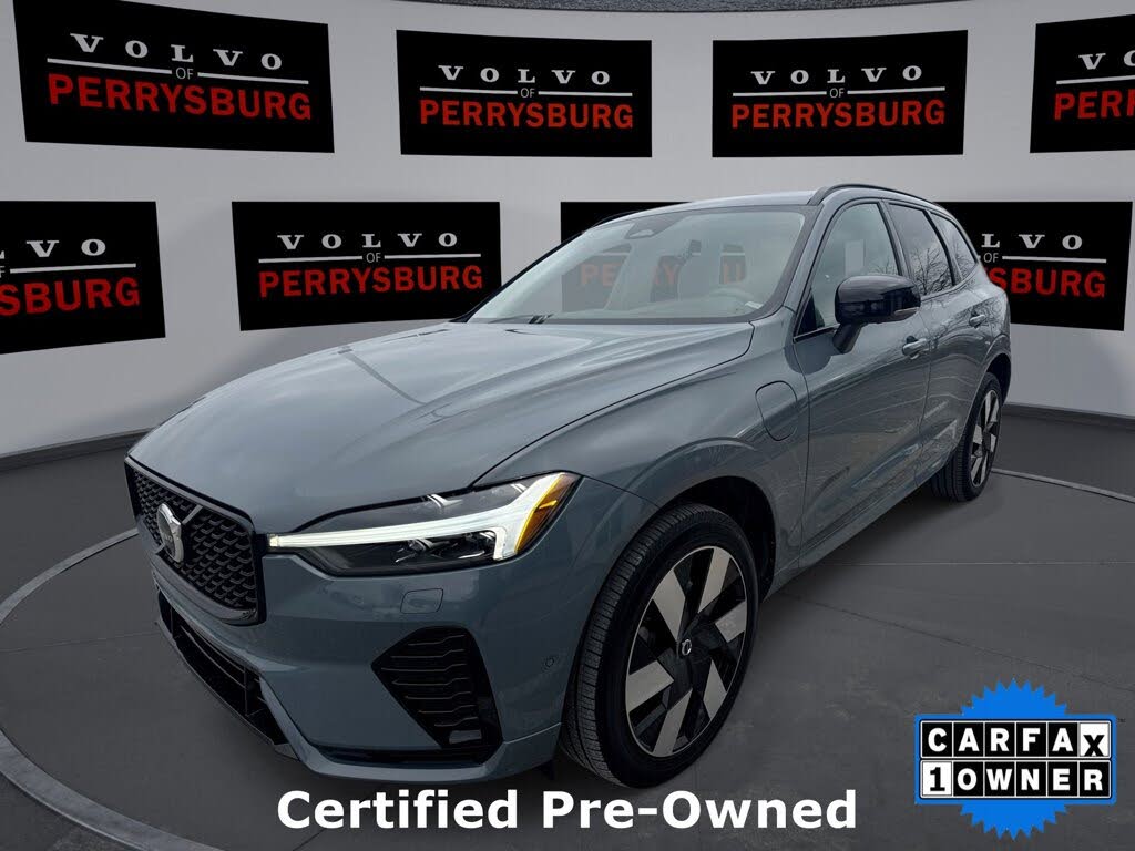 2024 Volvo XC60 Recharge T8 Plus Dark Theme eAWD