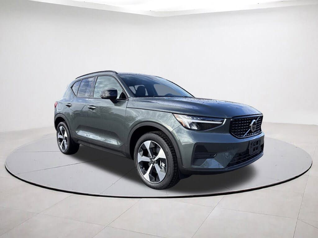 2026 Volvo XC40 B5 Core AWD