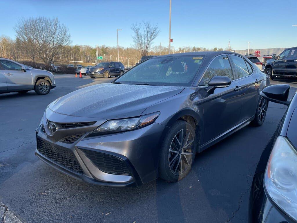 2024 Toyota Camry SE FWD