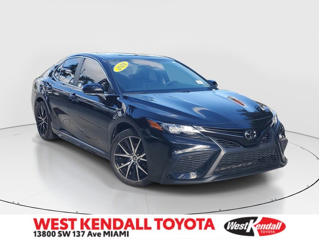 2024 Toyota Camry SE FWD