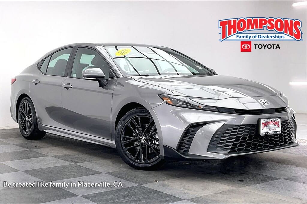 2025 Toyota Camry SE FWD