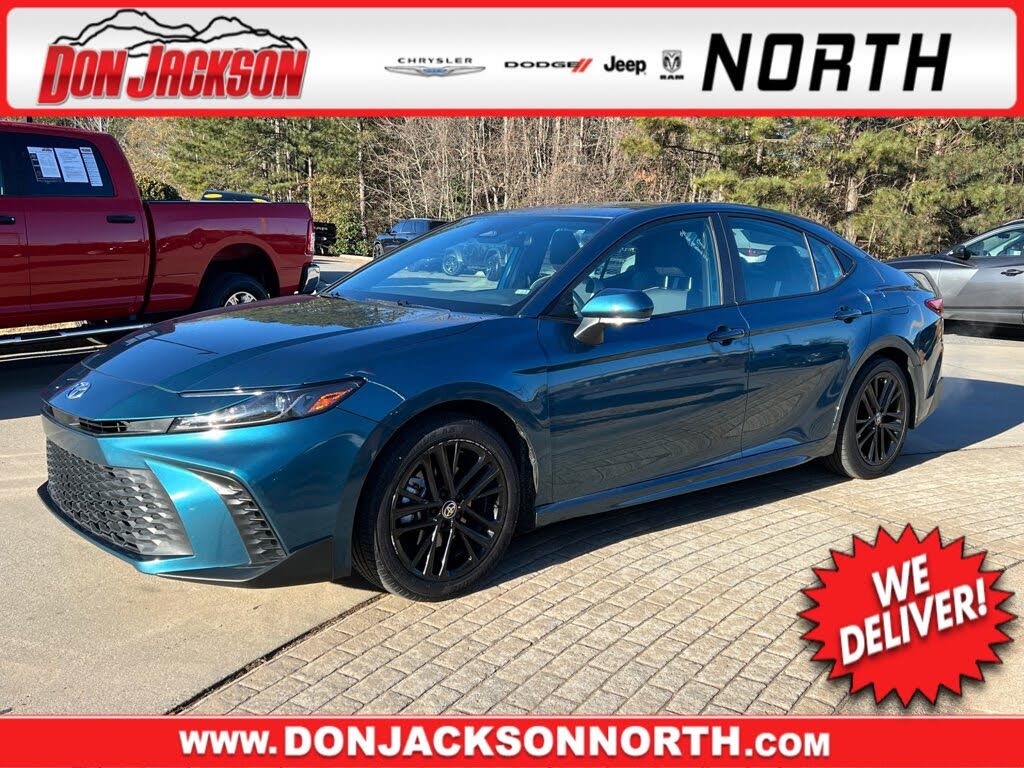 2025 Toyota Camry SE FWD