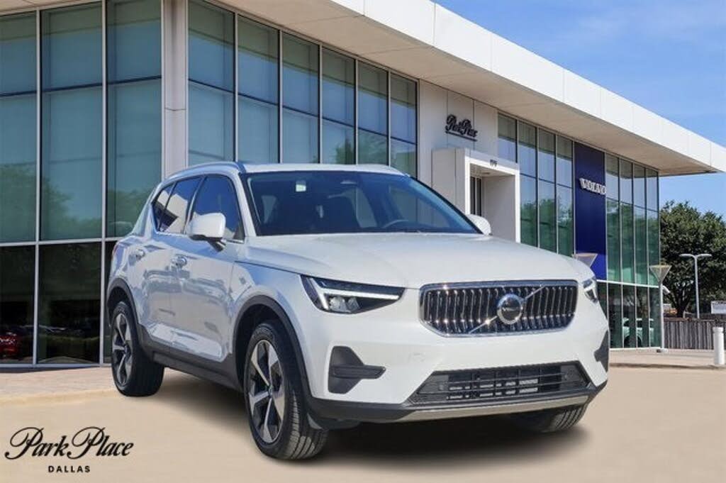 2025 Volvo XC40 B5 Core Bright Theme AWD