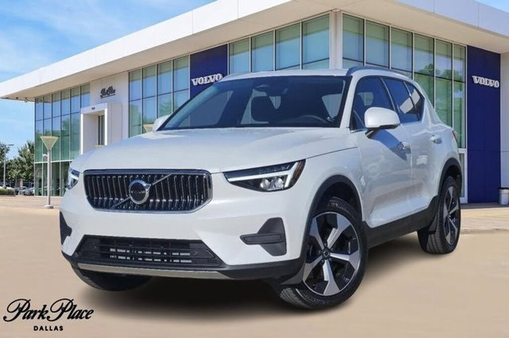 2025 Volvo XC60 Recharge T8 Plus Dark Theme eAWD