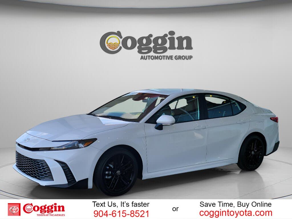 2026 Toyota Camry SE FWD