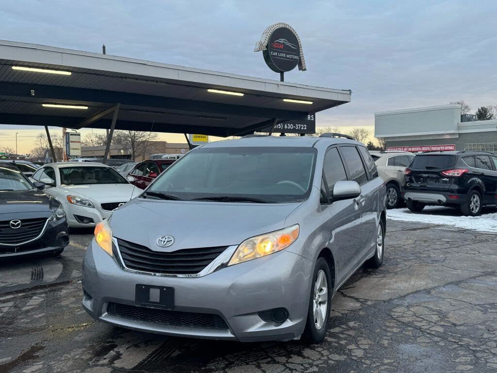 2013 Toyota Sienna LE 7-Passenger