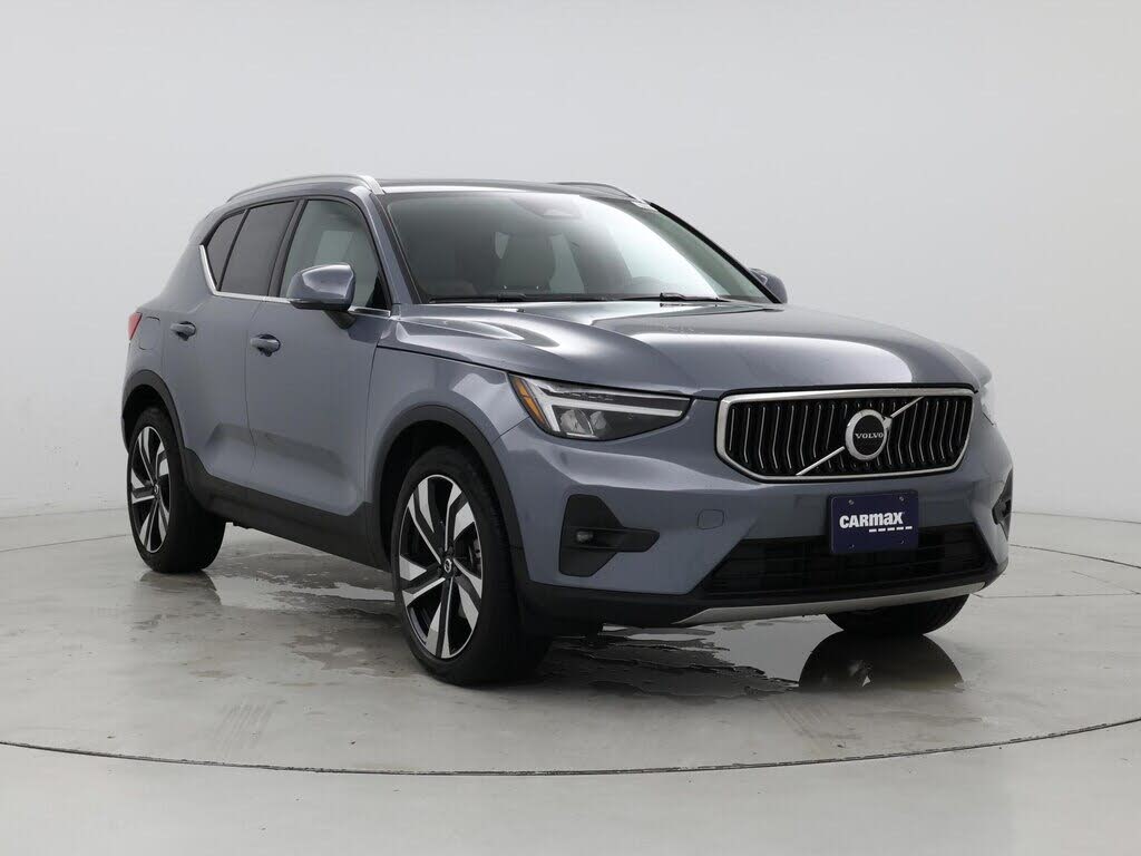 2023 Volvo XC40 B5 Plus Bright Theme AWD
