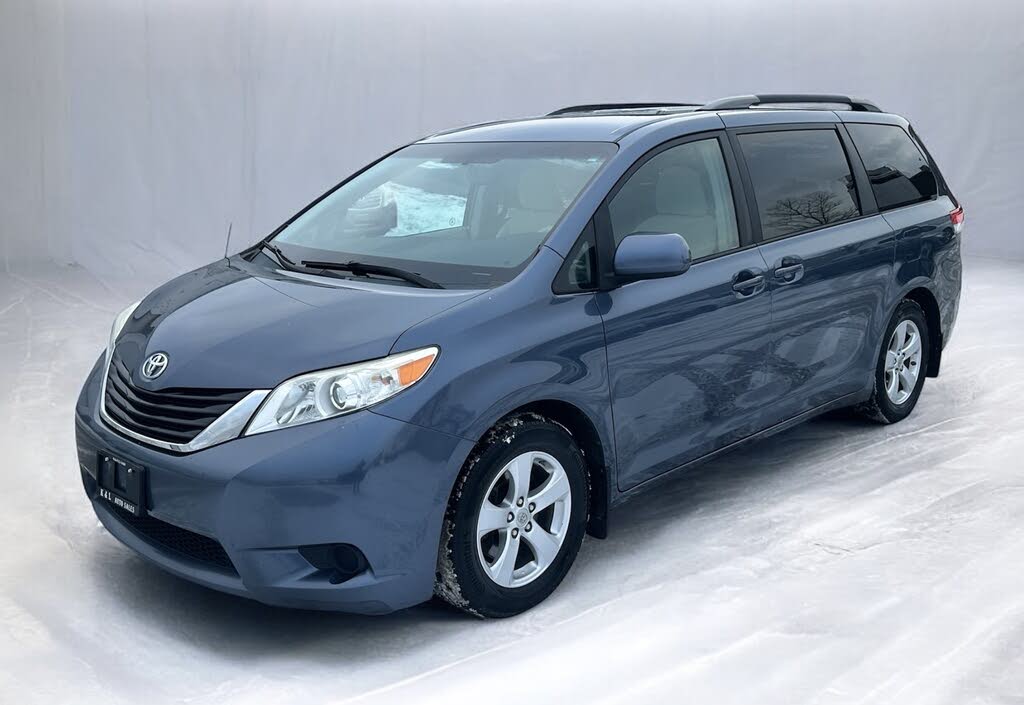 2014 Toyota Sienna LE 8-Passenger