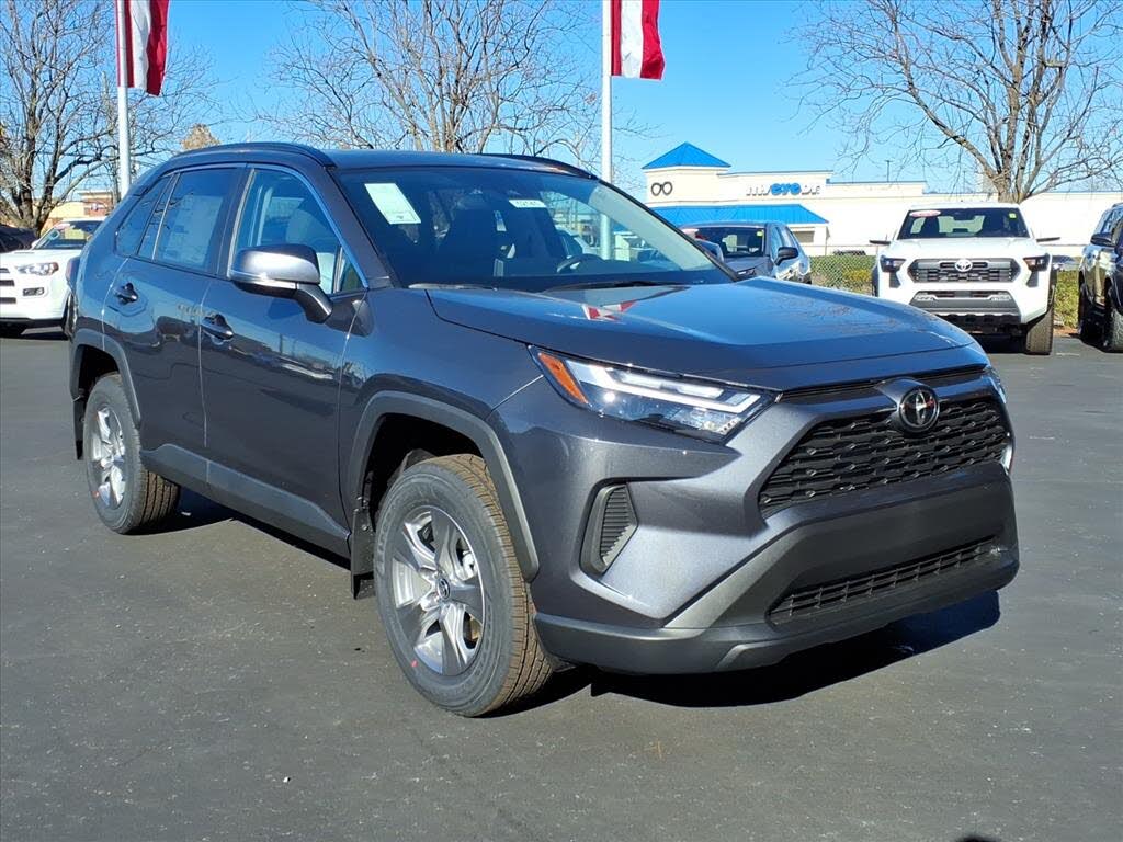 2025 Toyota RAV4 XLE FWD