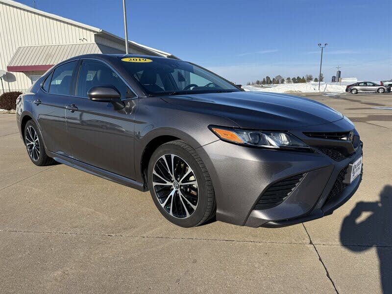 2019 Toyota Camry SE FWD