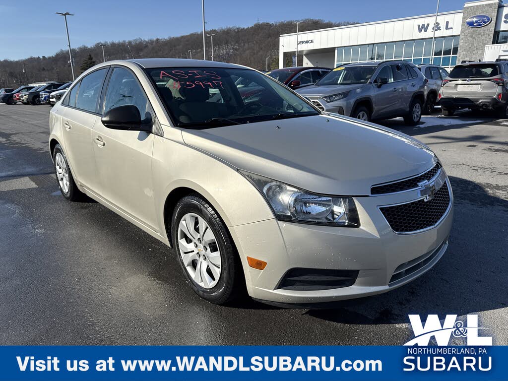 2013 Chevrolet Cruze LS Sedan FWD