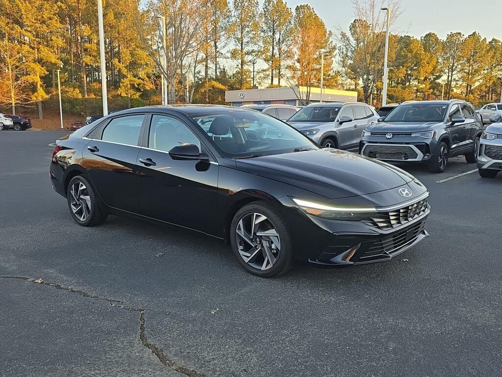2024 Hyundai Elantra SEL FWD