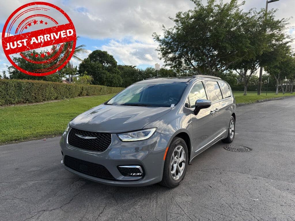 2023 Chrysler Pacifica Limited FWD