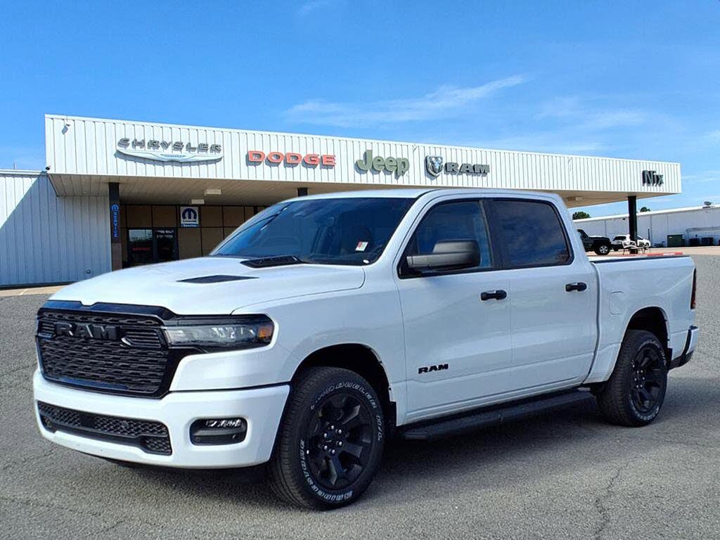 2026 RAM 1500 Express Crew Cab 4WD