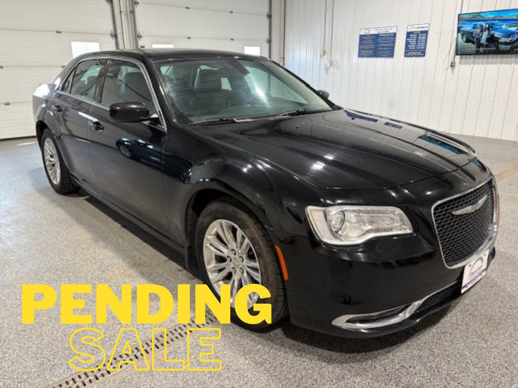 2017 Chrysler 300 Limited RWD