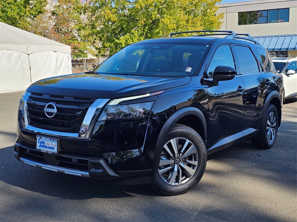 2025 Nissan Pathfinder SL 4WD