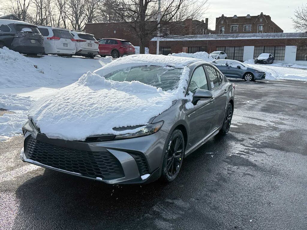 2026 Toyota Camry SE FWD