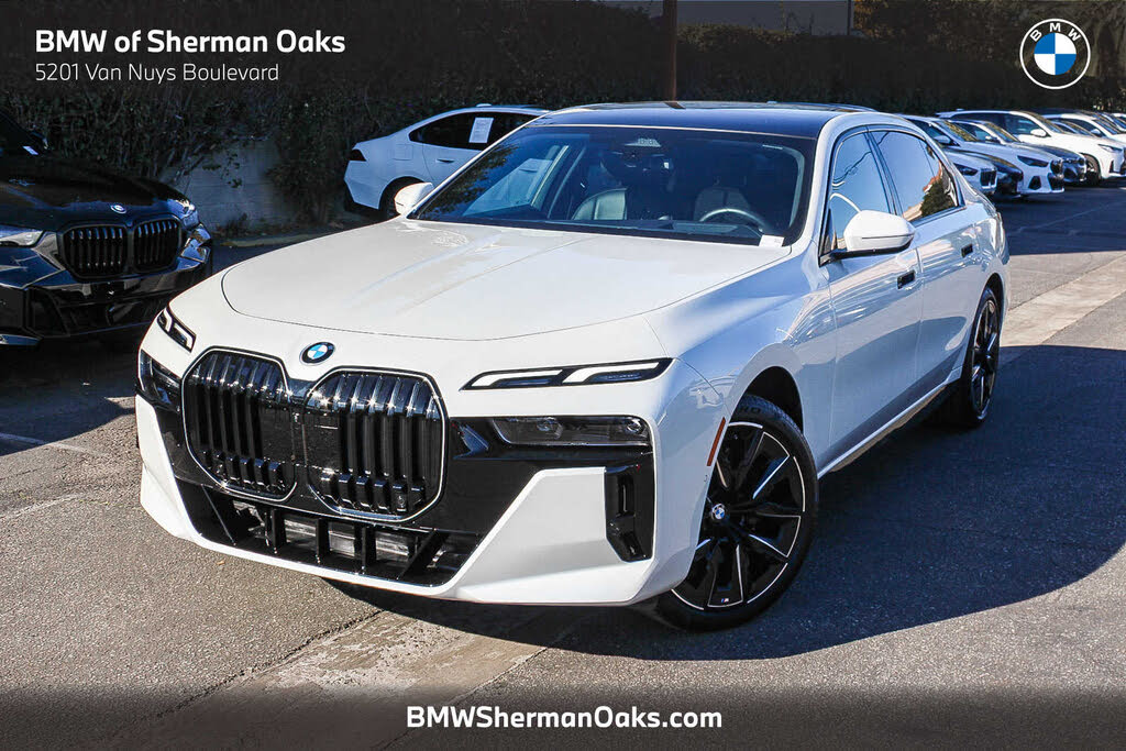 2025 BMW 7 Series 740i RWD