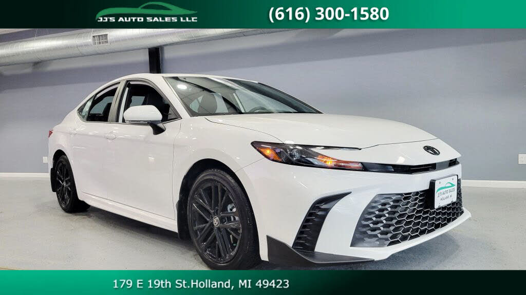 2025 Toyota Camry SE FWD