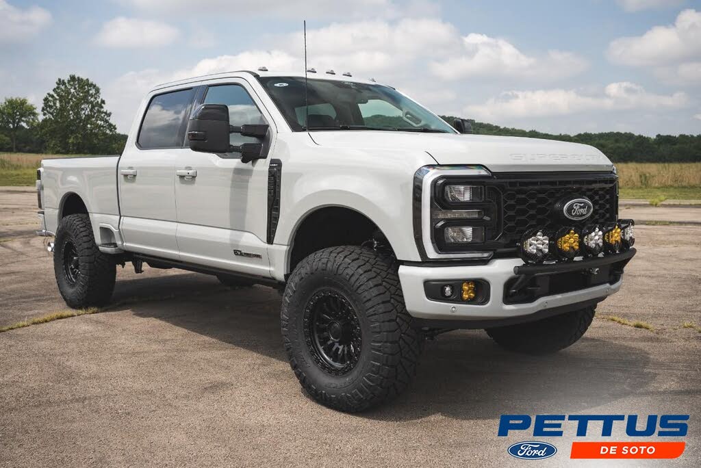 2025 Ford F-250 Super Duty Lariat Crew Cab 4WD