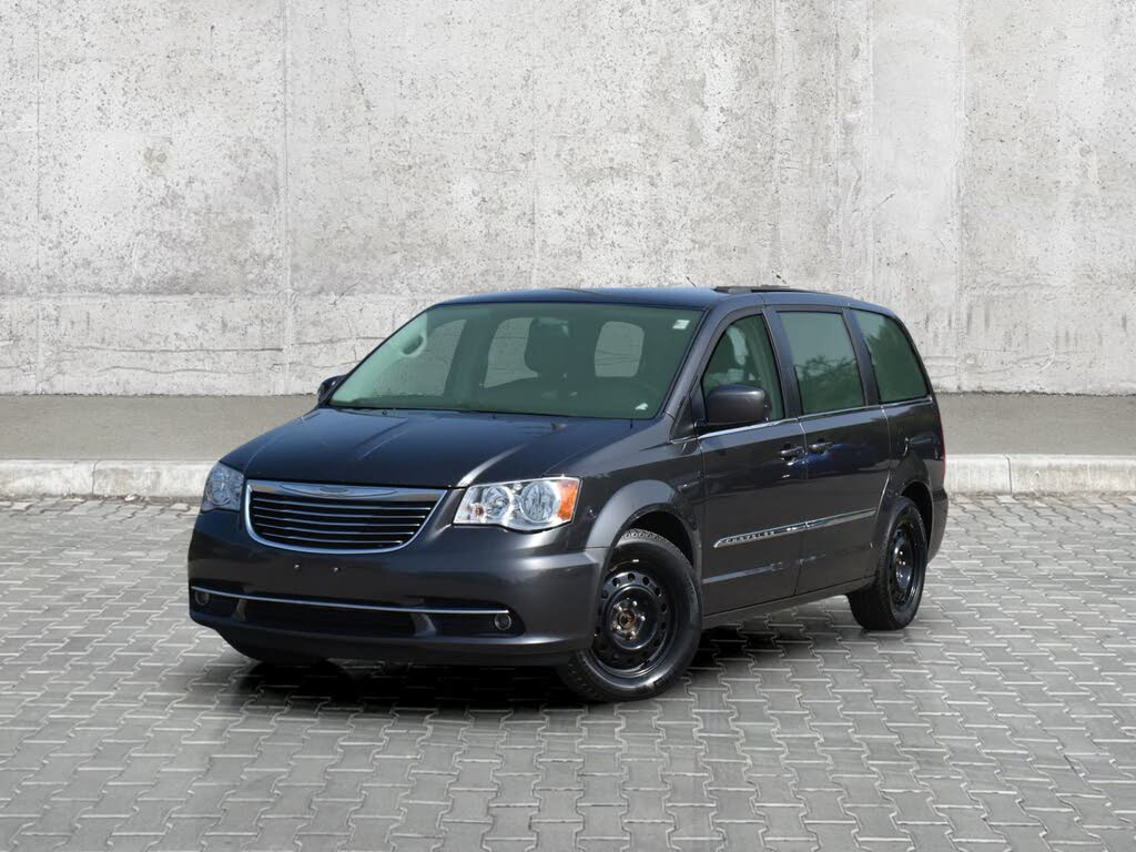 2016 Chrysler Town & Country Touring-L FWD