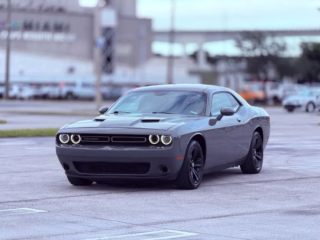 2017 Dodge Challenger SXT RWD