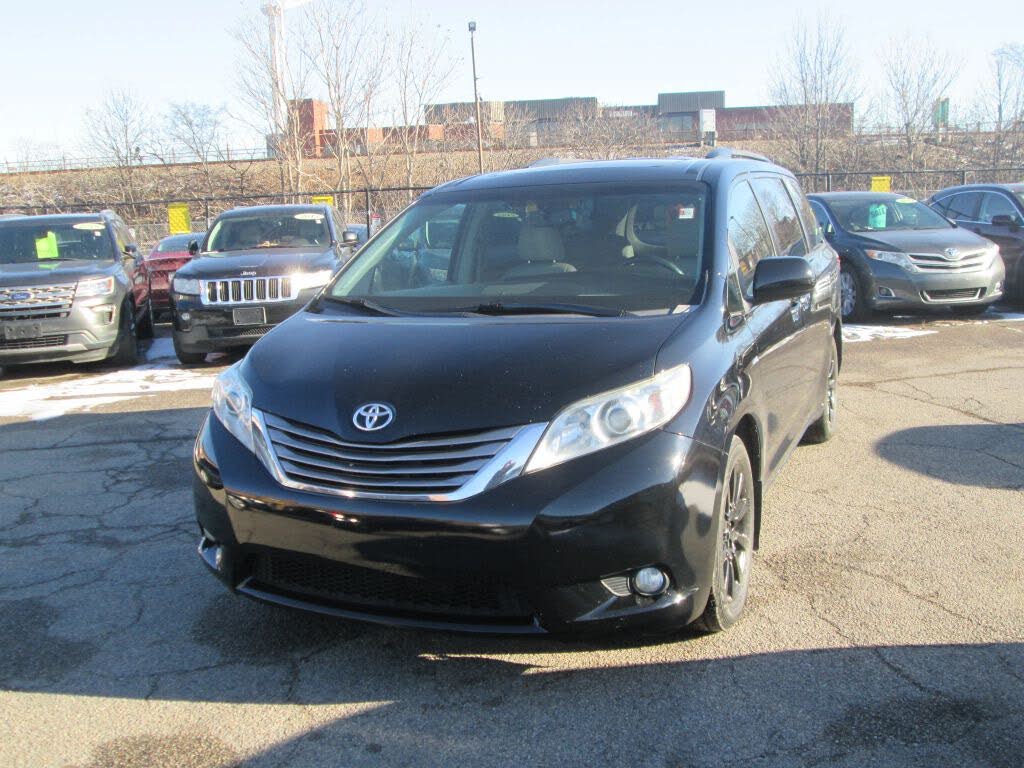 2017 Toyota Sienna XLE 7-Passenger AWD