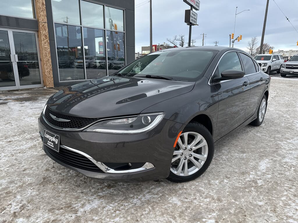 Chrysler 200 Limited Sedan FWD 2016
