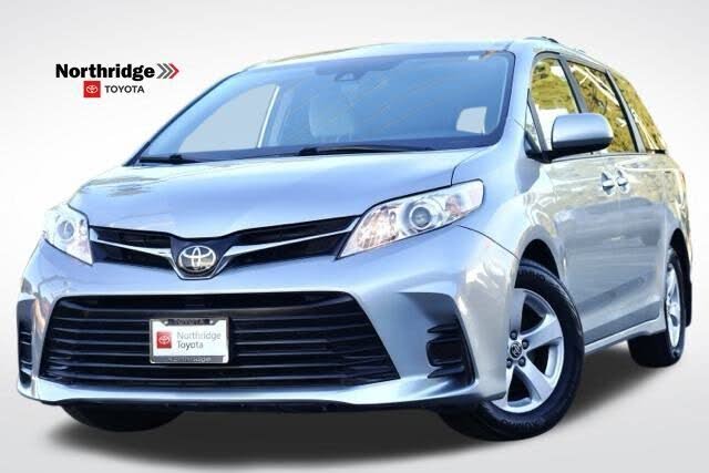 2020 Toyota Sienna LE 7-Passenger FWD with Auto-Access Seat