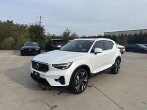 Volvo XC40 B5 Plus Bright Theme AWD