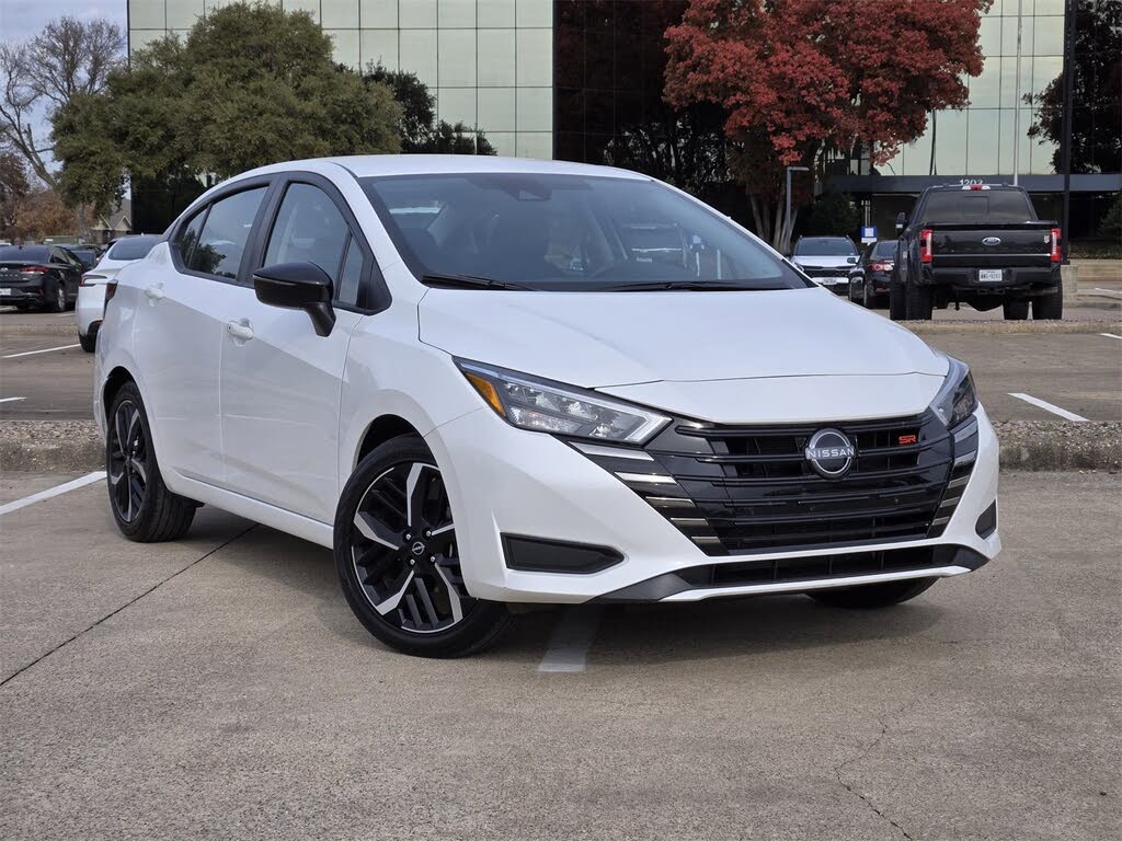2025 Nissan Versa SR FWD