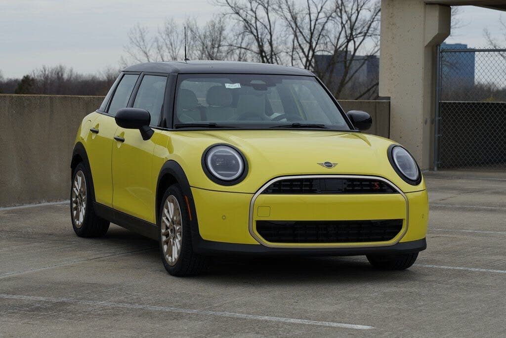 2025 MINI Cooper S Signature Trim 4-door Hatchback