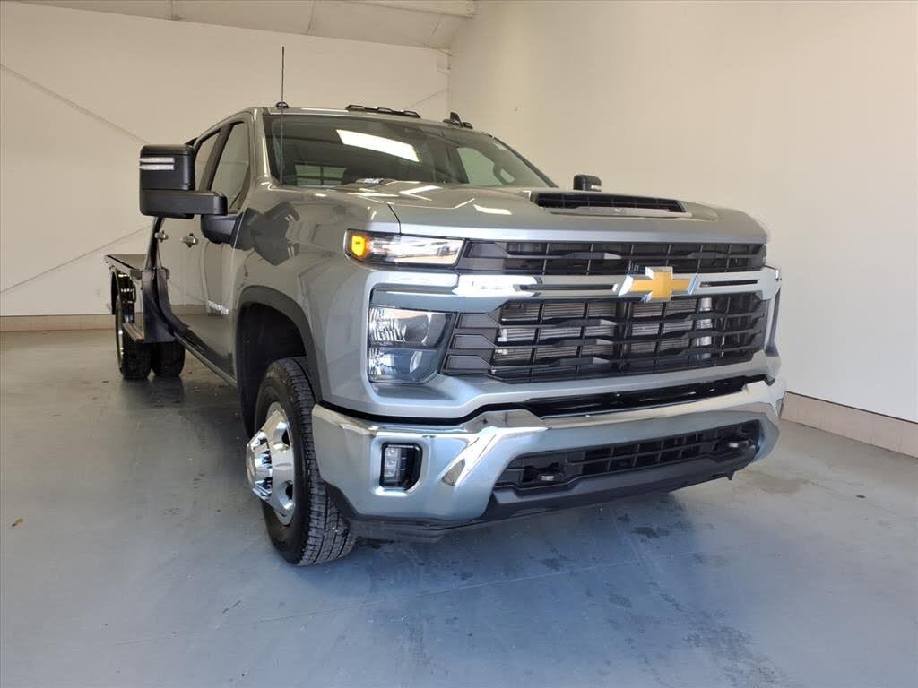 2025 Chevrolet Silverado 3500HD Chassis LT Crew Cab 4WD