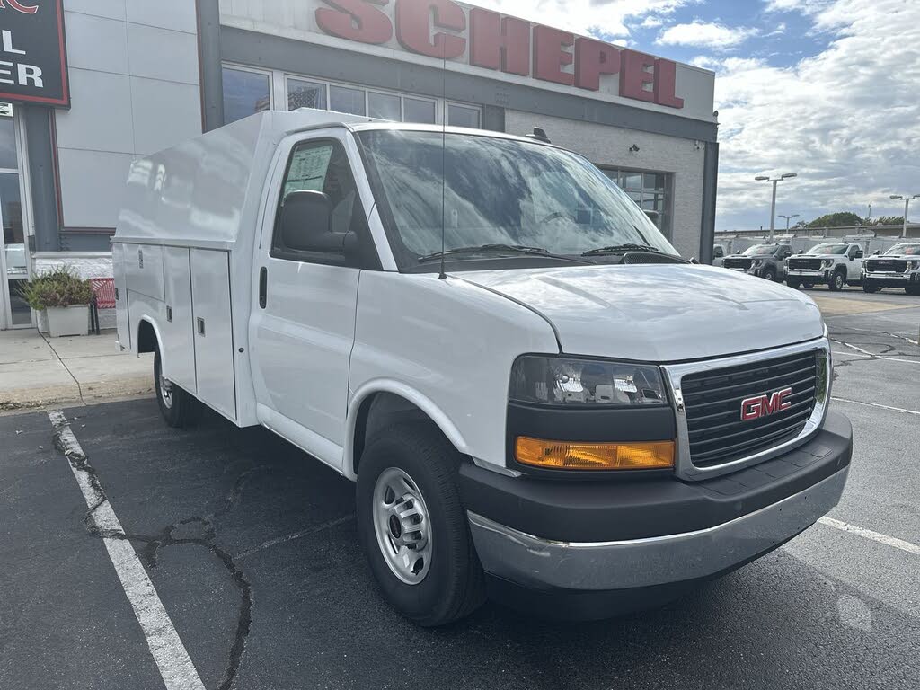 2025 GMC Savana Chassis 3500 139 Cutaway RWD