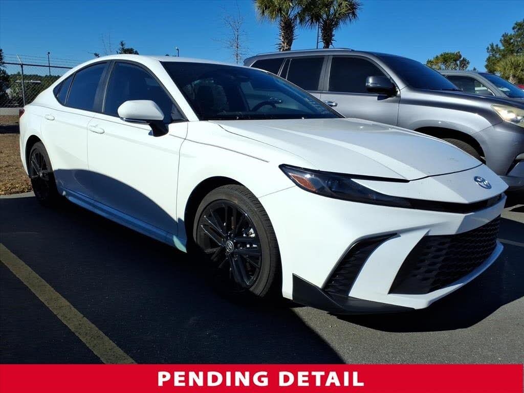 2025 Toyota Camry SE FWD