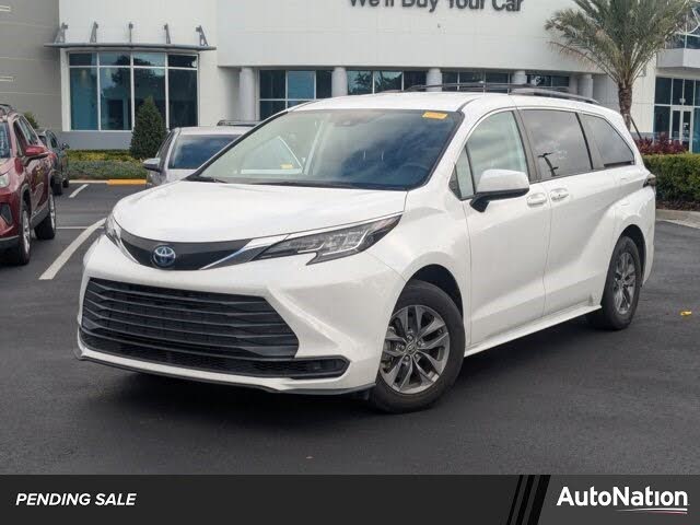 2022 Toyota Sienna LE 8-Passenger FWD