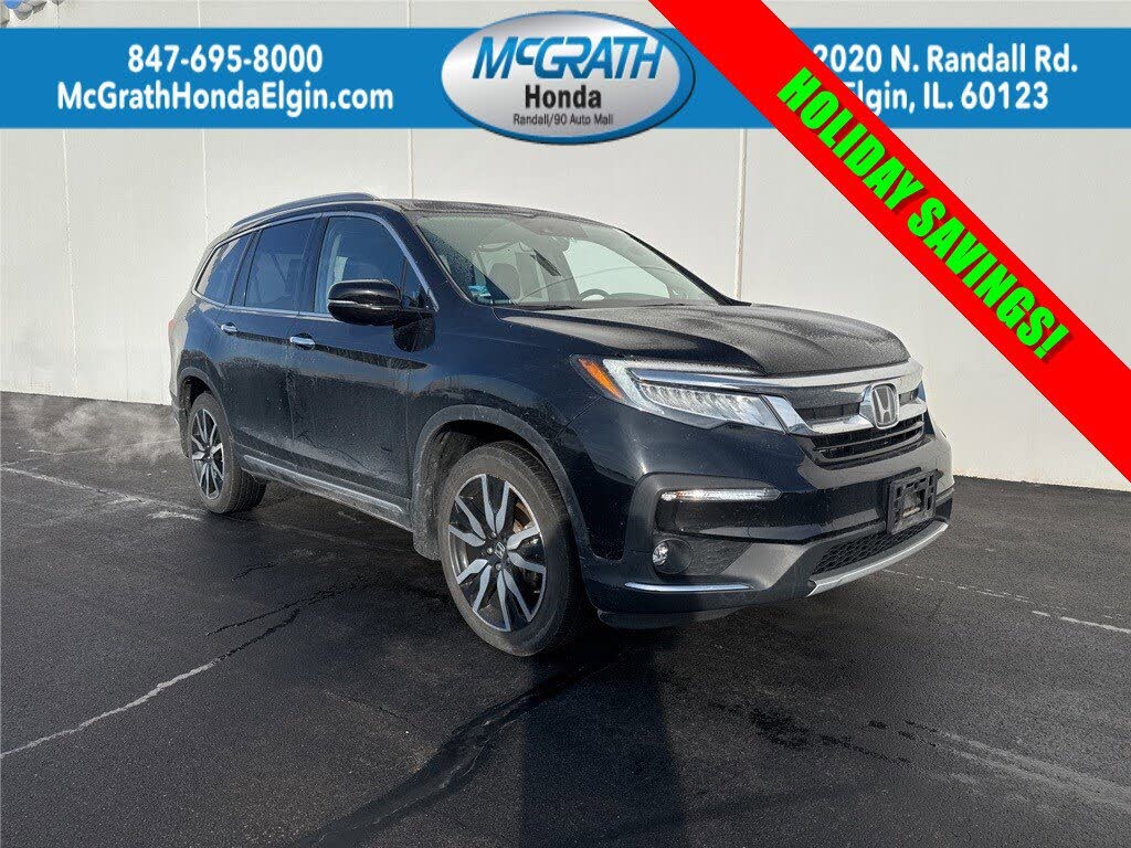 2022 Honda Pilot Touring AWD with Rear Captain's Chairs