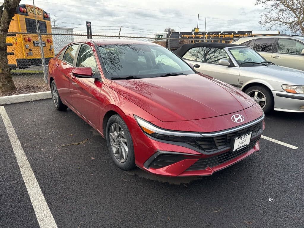 2024 Hyundai Elantra SEL FWD