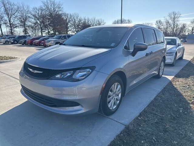 2020 Chrysler Voyager L FWD