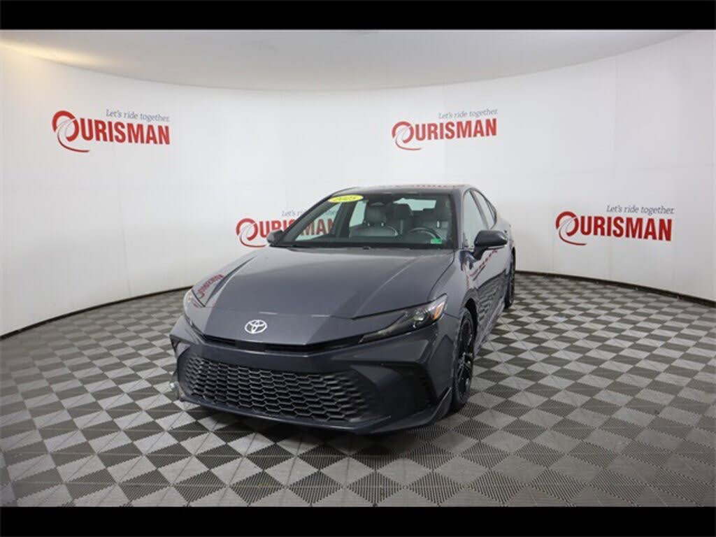 2025 Toyota Camry SE FWD