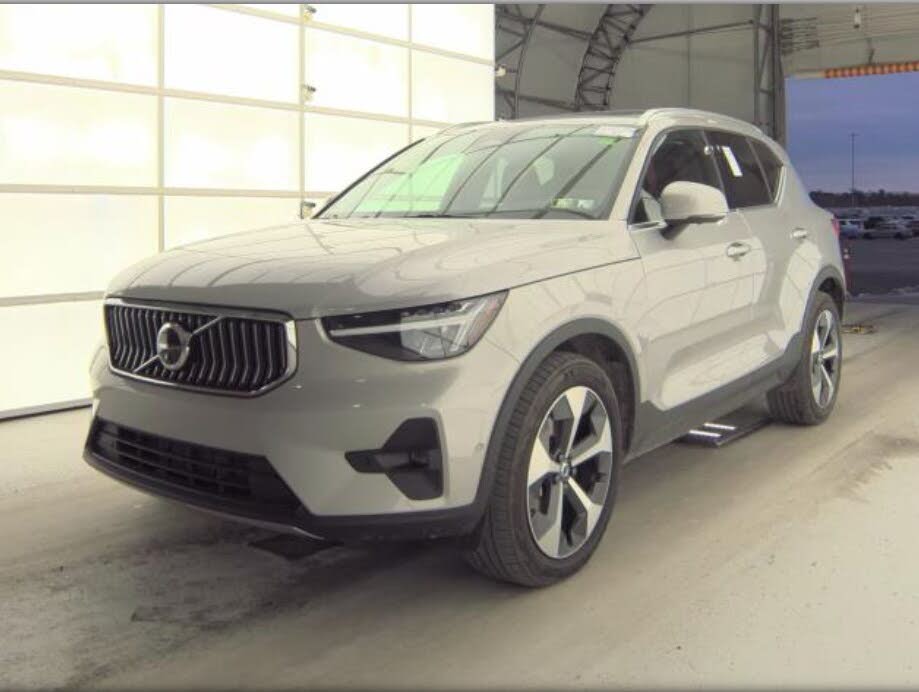 2025 Volvo XC40 B5 Plus Bright Theme AWD