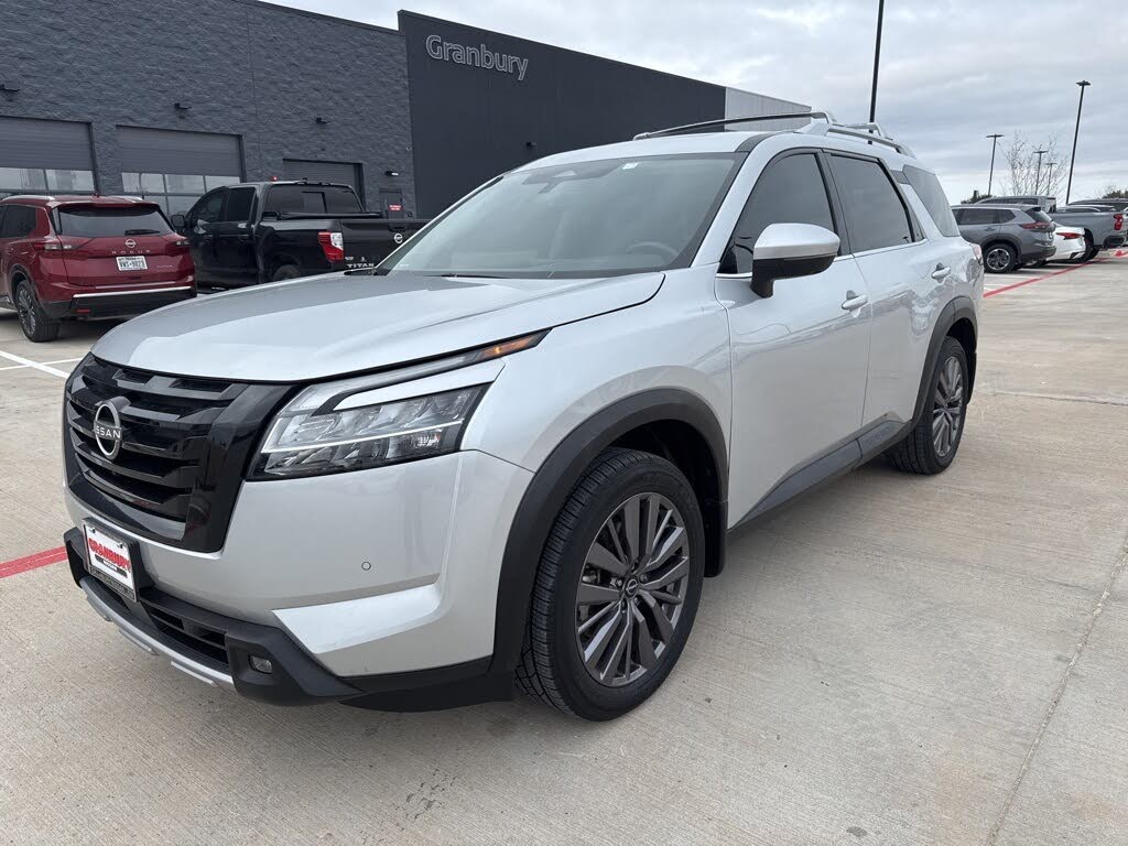 2023 Nissan Pathfinder SL FWD