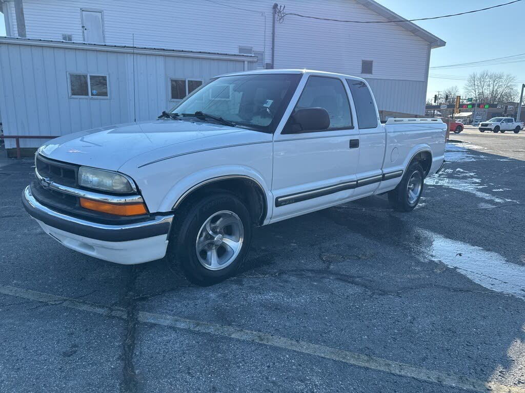 2002 Chevrolet S-10 LS Extended Cab RWD