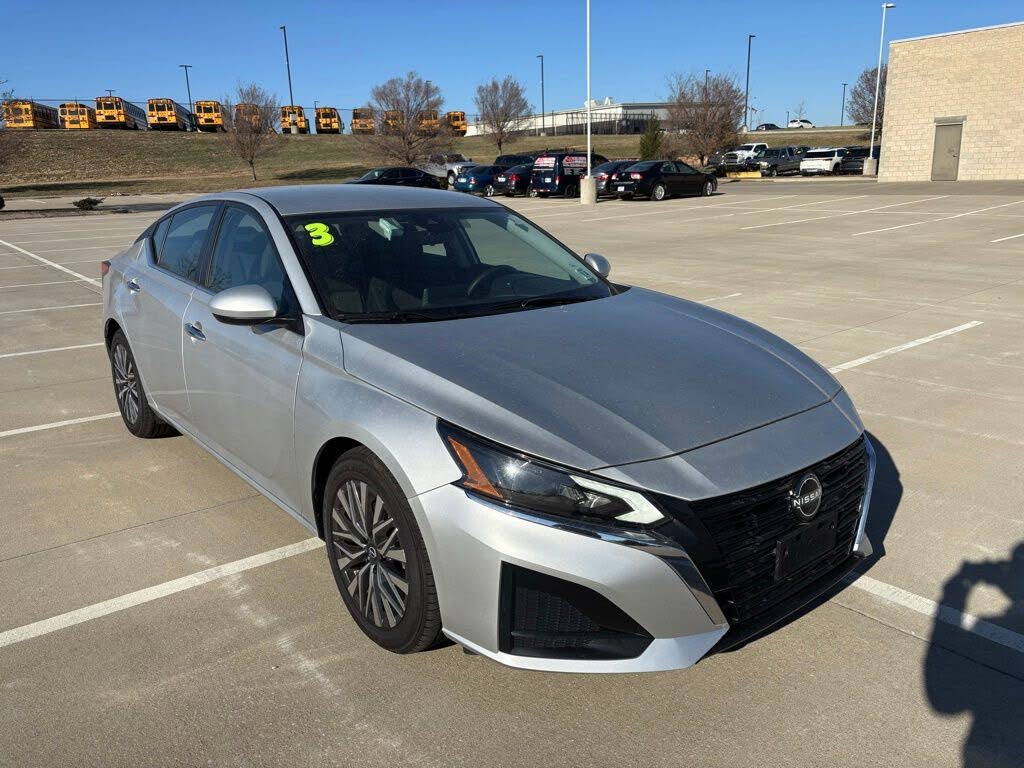 2023 Nissan Altima 2.5 SV FWD