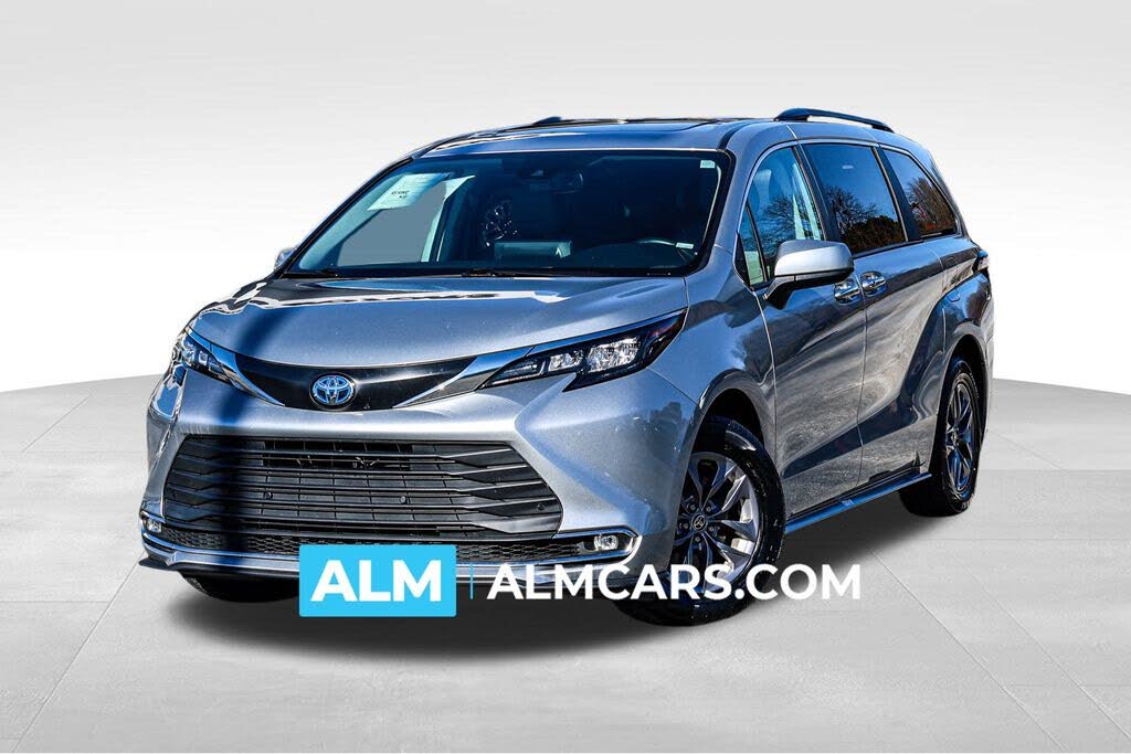 2024 Toyota Sienna XLE 7-Passenger FWD