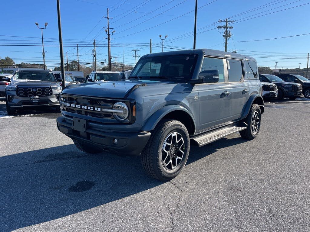 2025 Ford Bronco Outer Banks 4-Door 4WD