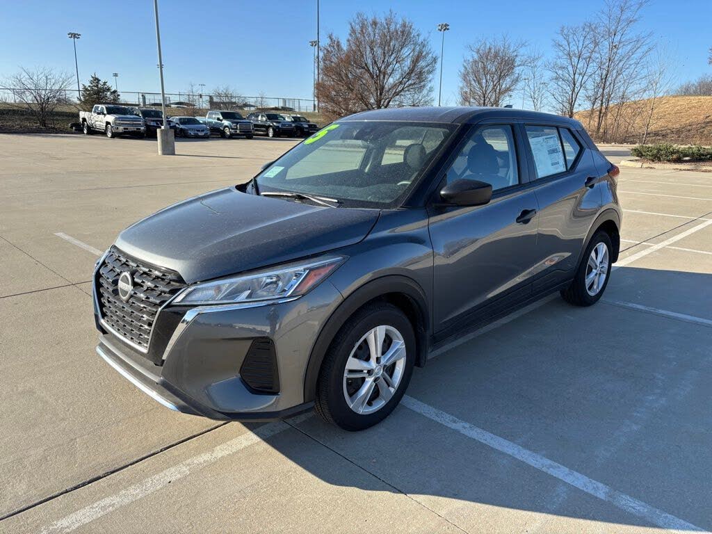 2025 Nissan Kicks Play S FWD