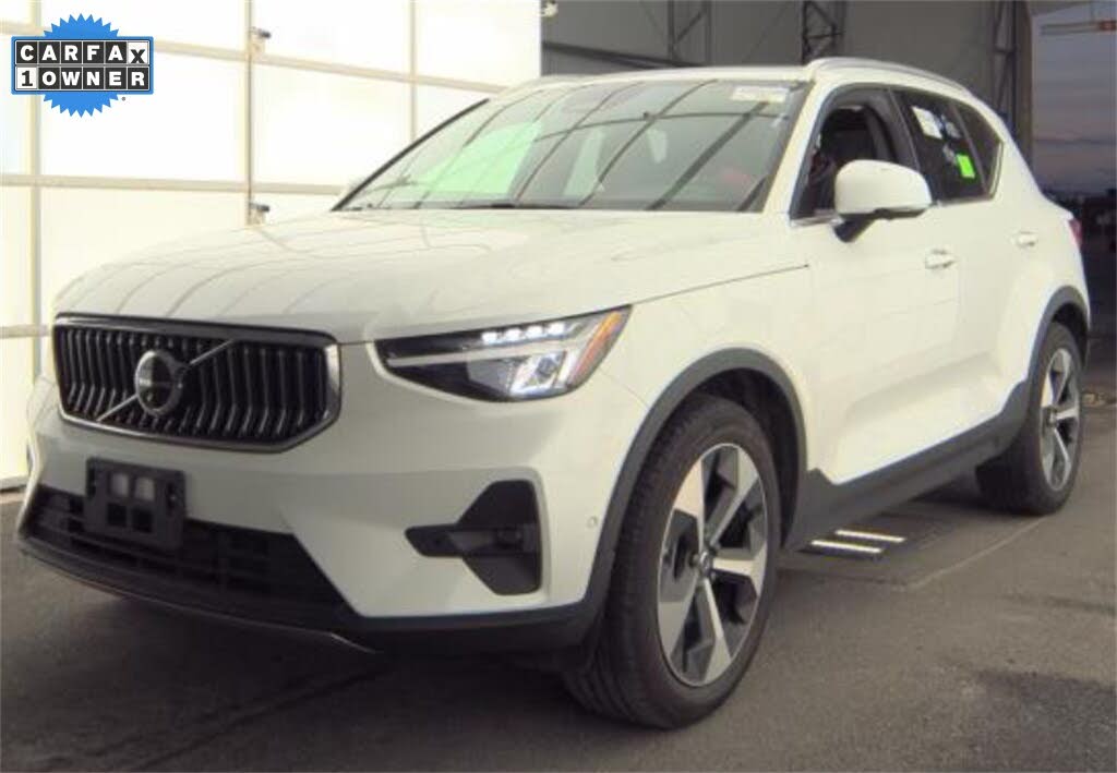 2025 Volvo XC40 B5 Plus Bright Theme AWD