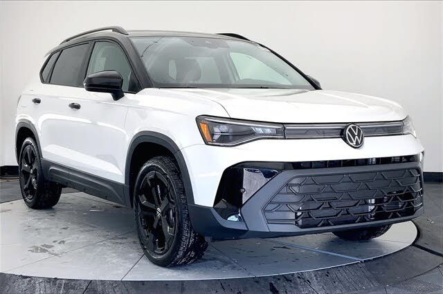 2026 Volkswagen Taos SE Black 4Motion